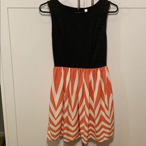 Casual dress dark grey with coral pattern